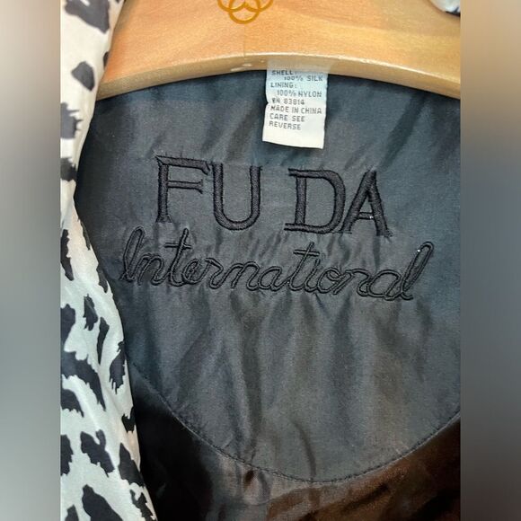 FUDA International | Vintage Silk Jacket | Size Medium - Picture 4 of 4